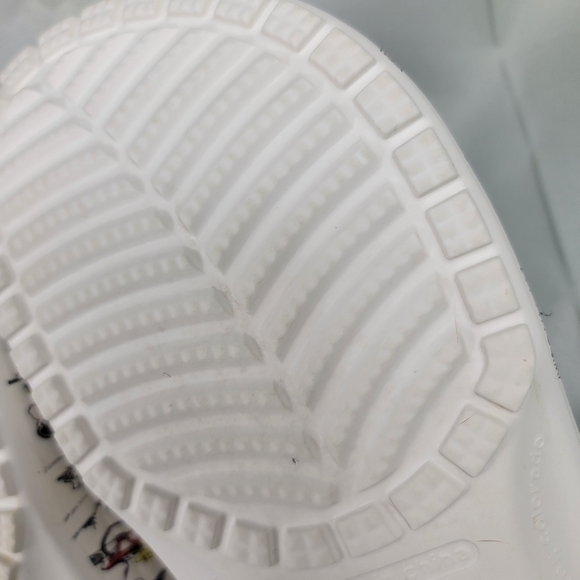 Crocs Classic Clogs X Peanuts Mens 9 Womens 11 - Picture 11 of 12